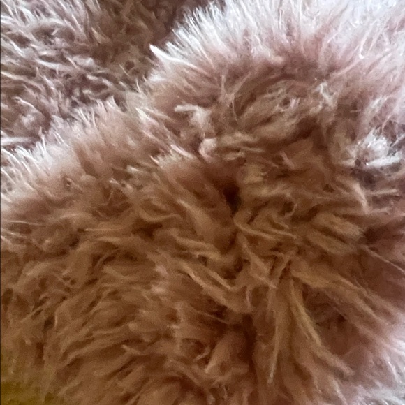⭐️ Fluffy Pink Infinity Scarf - Picture 5 of 6